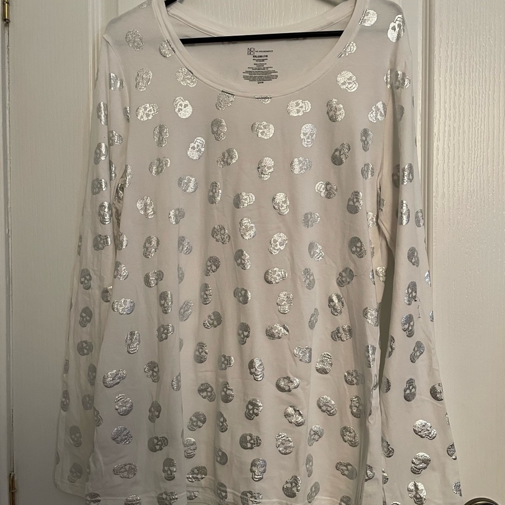 No Boundaries Silver Skull Print Long Sleeve Top